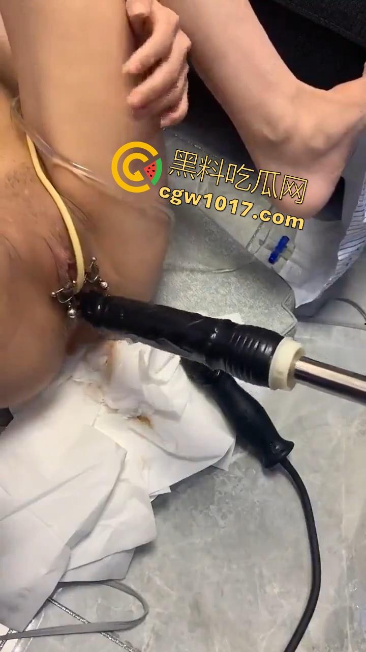 国产大神专业调教,安装尿袋开发菊花,大尺寸假屌其上,极其重口,但也极其专业,狠狠满足小骚逼!