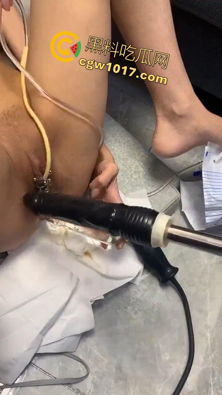 国产大神专业调教,安装尿袋开发菊花,大尺寸假屌其上,极其重口,但也极其专业,狠狠满足小骚逼!