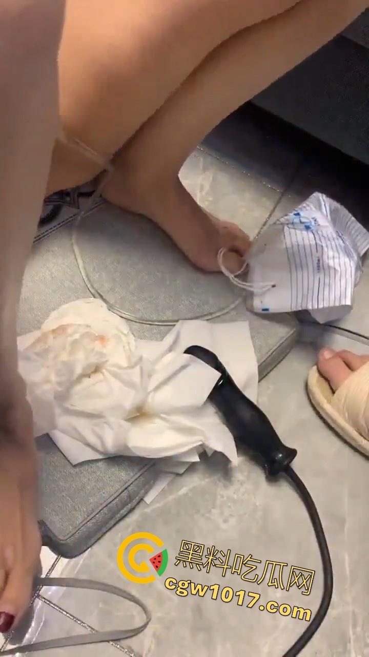 国产大神专业调教,安装尿袋开发菊花,大尺寸假屌其上,极其重口,但也极其专业,狠狠满足小骚逼!