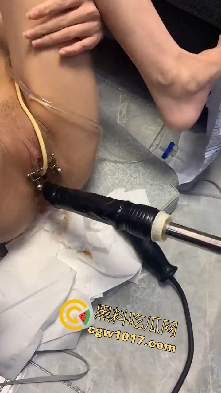 国产大神专业调教,安装尿袋开发菊花,大尺寸假屌其上,极其重口,但也极其专业,狠狠满足小骚逼!