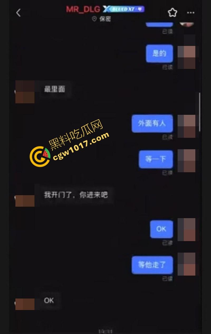 江苏男同约炮闹乌龙:两对公鸳鸯幽会配错对,厕所基情舌吻,酒店狂欢激情后入,画面刺激震碎三观