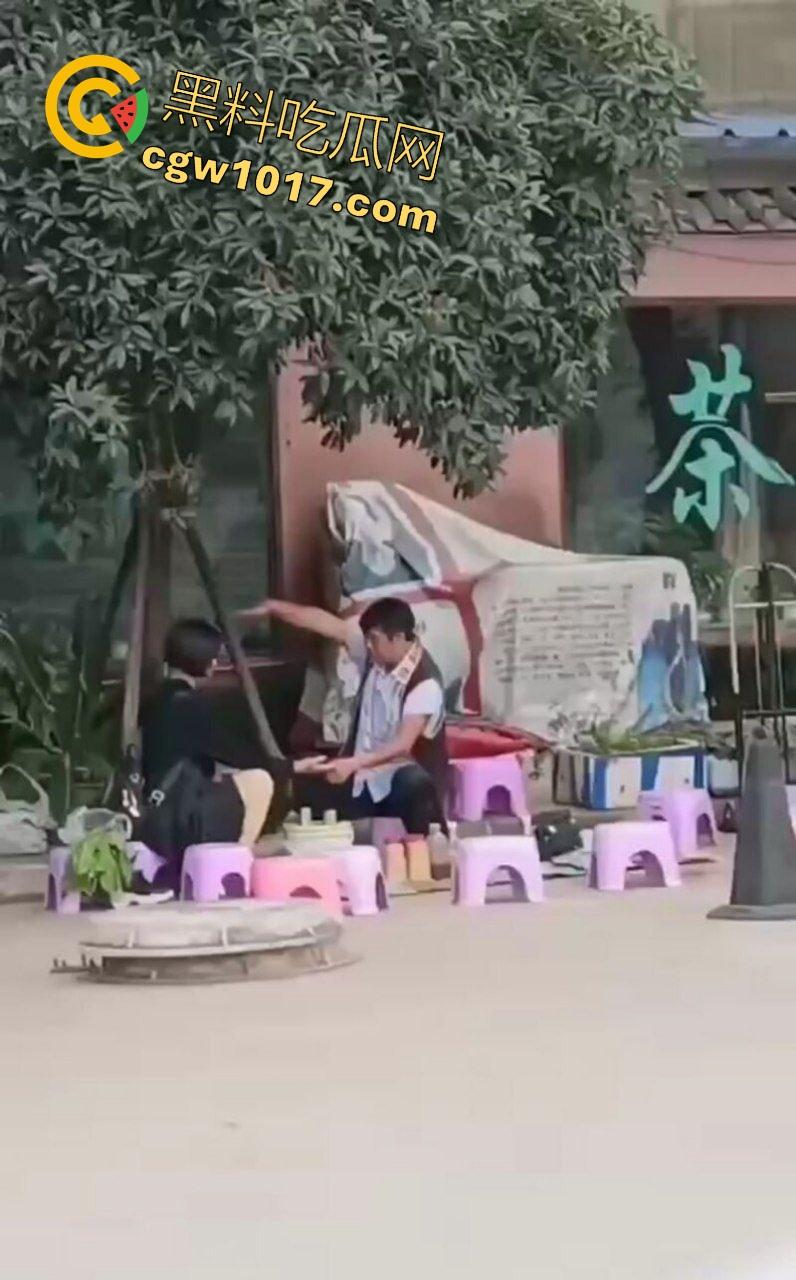 公园摆摊算命,算命大师哄骗极品小仙女,揉胸抠穴就能断知福祸,趁机揩油过足手瘾,我现在学算命来得及吗?