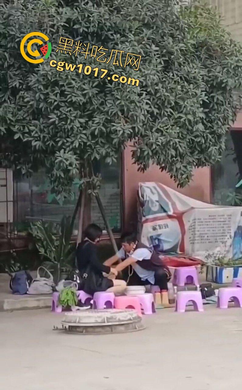 公园摆摊算命,算命大师哄骗极品小仙女,揉胸抠穴就能断知福祸,趁机揩油过足手瘾,我现在学算命来得及吗?