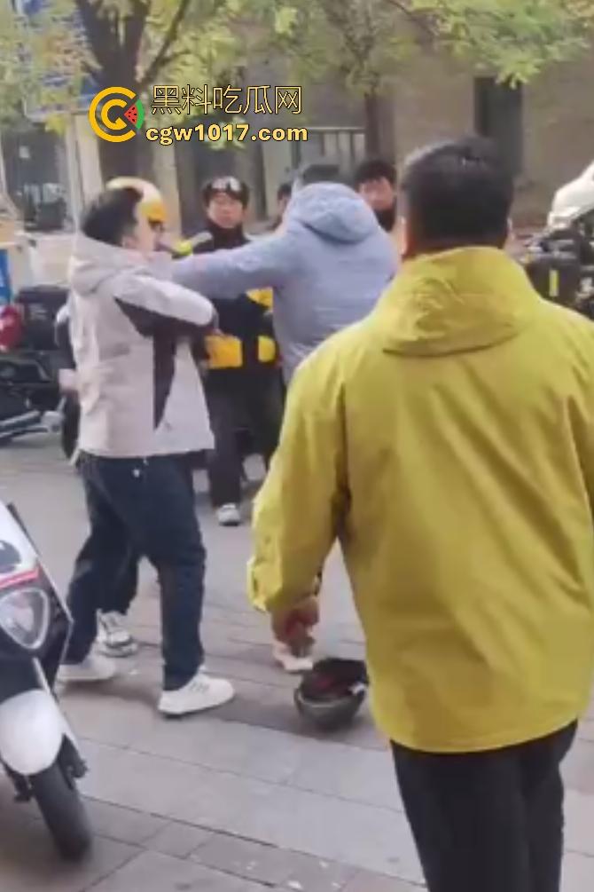 石家庄美团外卖小哥忍无可忍血刃站长,5块单子只给1块,离职扣80%工资逼人走绝路,这不是活该找刀吗?