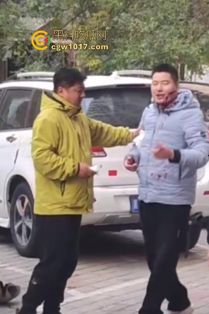 石家庄美团外卖小哥忍无可忍血刃站长,5块单子只给1块,离职扣80%工资逼人走绝路,这不是活该找刀吗?