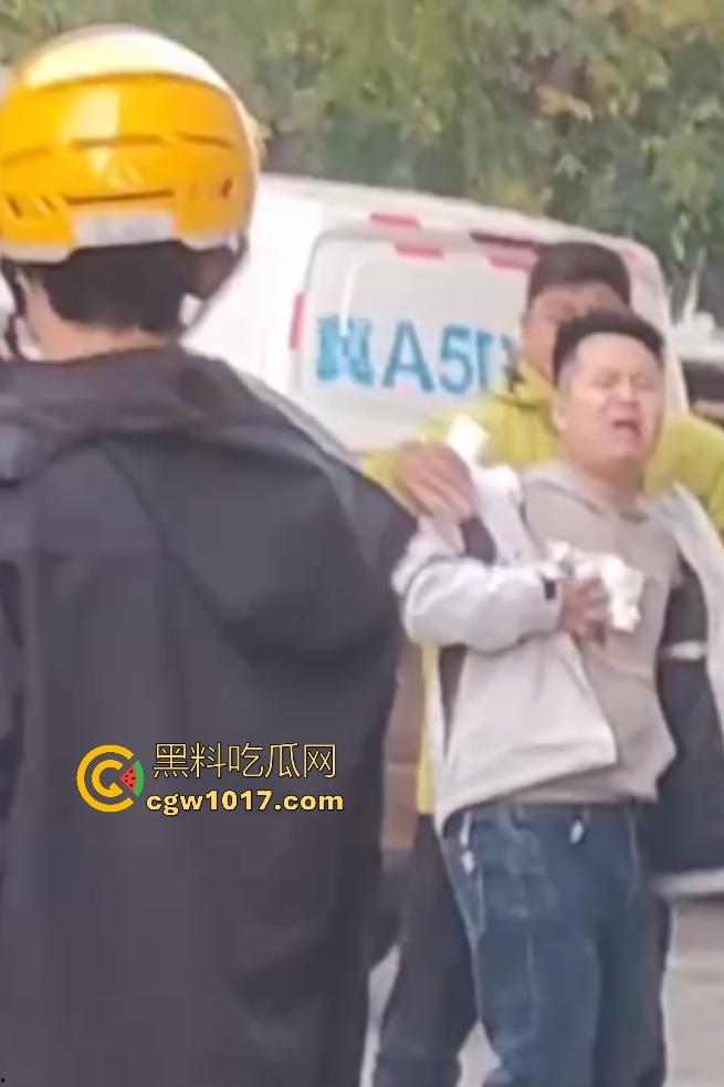 石家庄美团外卖小哥忍无可忍血刃站长,5块单子只给1块,离职扣80%工资逼人走绝路,这不是活该找刀吗?