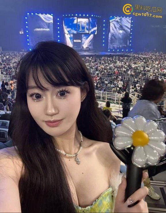 北方工大绝美校花，遭男友背刺大量自拍流出，玩户外露出取外卖，花式性爱舔肛吸屌，穿着护士制服被后入猛草！