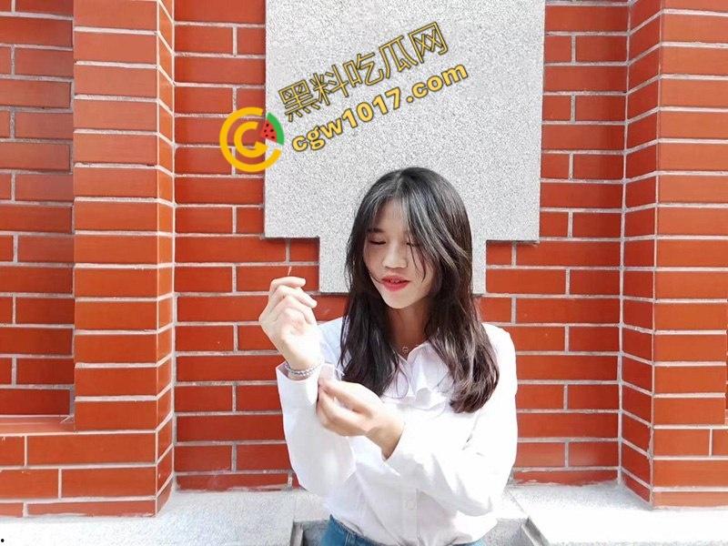 山东济南小学老师【张美玲】约炮视频泄漏: 露脸口交深喉,多姿势激情交合,清纯老师床上无比淫荡!