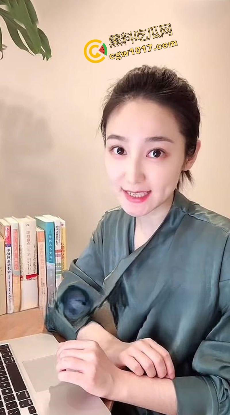 抖音热搜!湖南卫视主持人【陈慧】不雅私拍被爆,镜头端庄主持人,床上M开腿求操,全程露脸真看不出来啊!