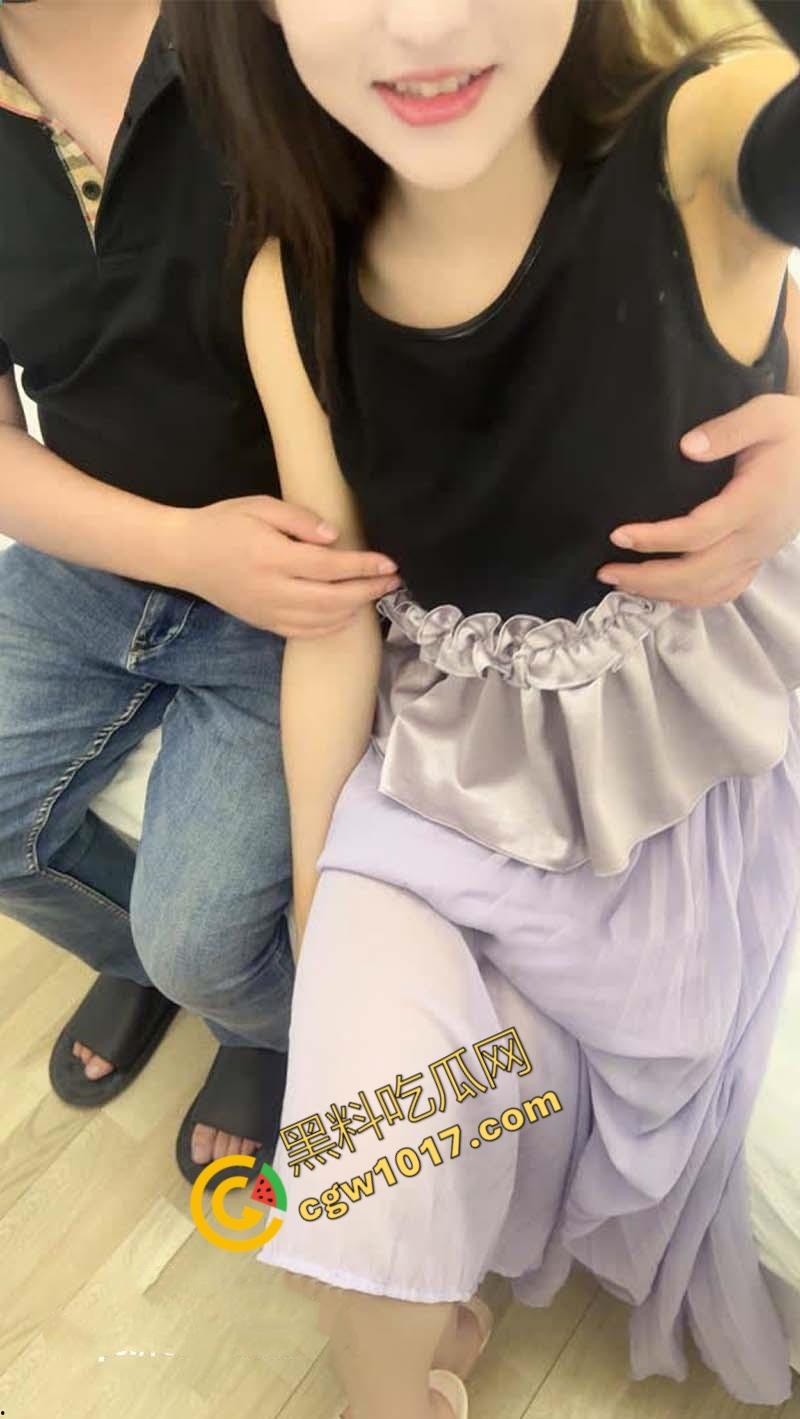 表哥和我一起享受美丽表妹的诱人肉体:狂野三人行,她的娇喘和酥软身躯让人疯狂,双重攻势令她欲仙欲死