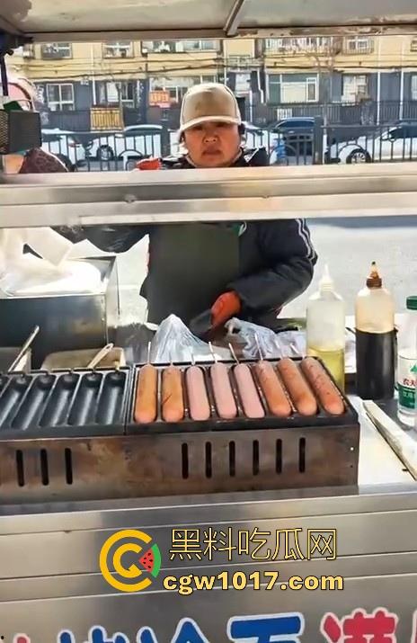 大同四中淀粉肠事件始末!女孩放学期间购买,副校长郭永乐没收人家家门钥匙,跟电动车钥匙,学生纷纷声讨支援!