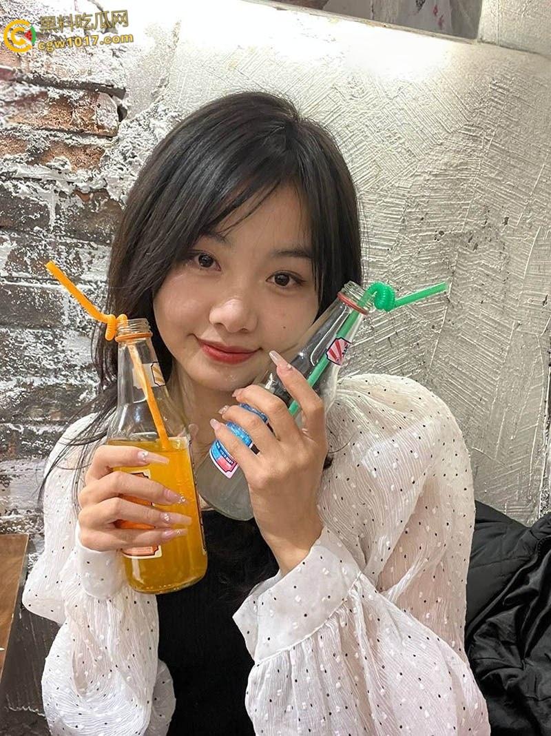 广东大一学生妹【丁雨婷】下海卖淫,为还贷被金主肆意玩弄,娇小身材被多体位猛怼骚穴,高潮尖叫!