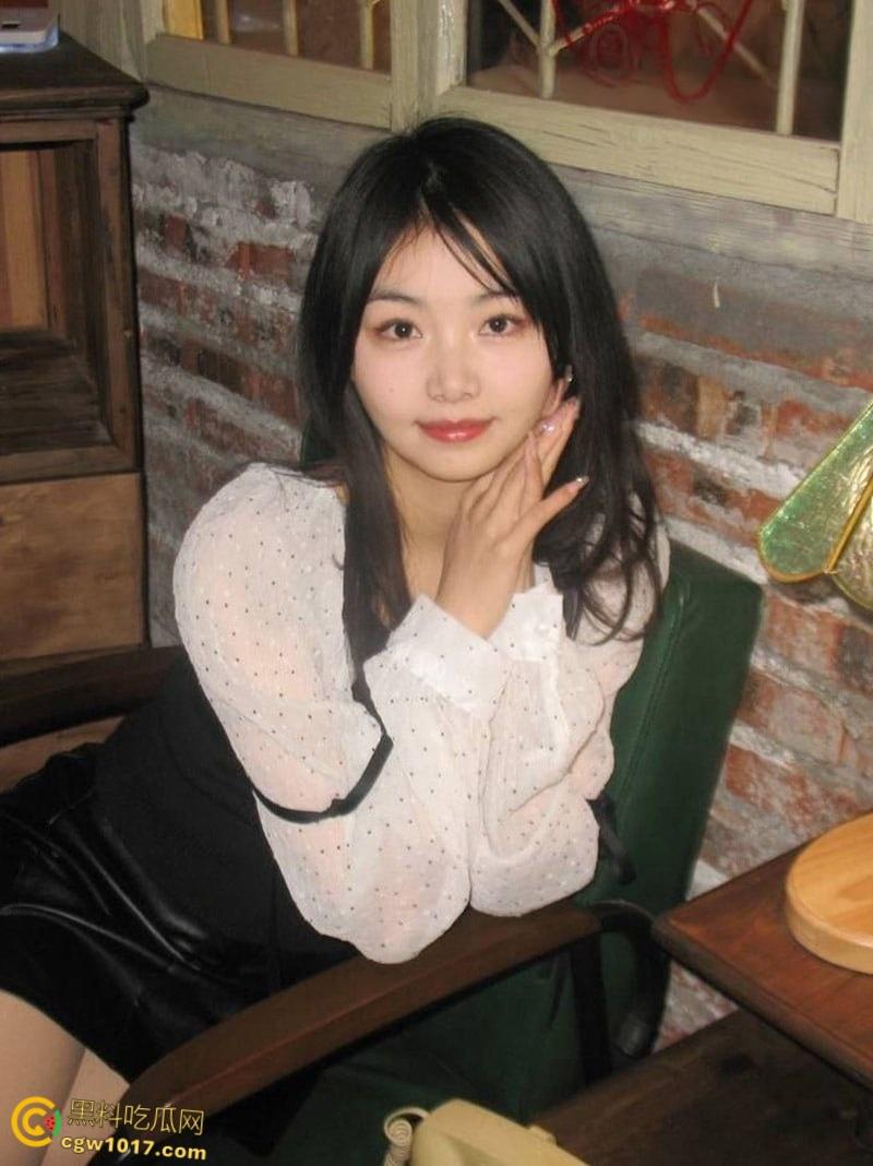 广东大一学生妹【丁雨婷】下海卖淫,为还贷被金主肆意玩弄,娇小身材被多体位猛怼骚穴,高潮尖叫!