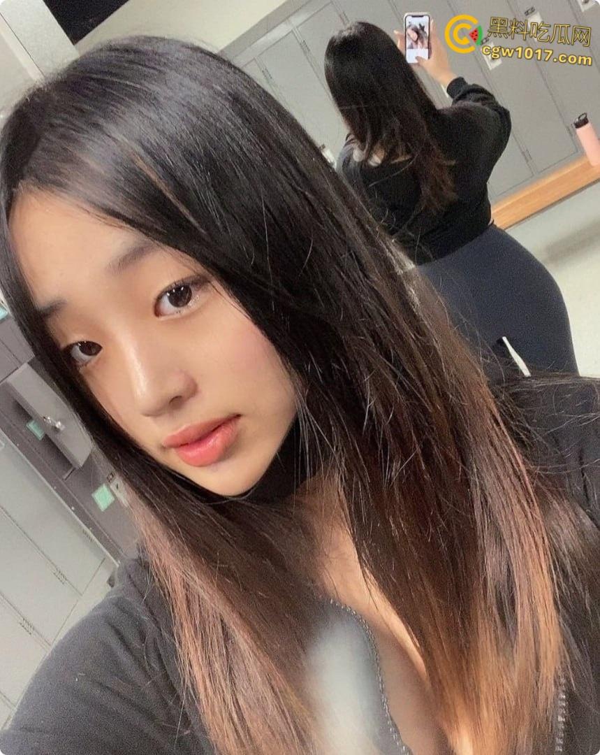 韩国极品网红美女【yunseo】，金主定制视频流出，jk制服全裸露出自慰诱惑，水晶肉棒玩弄淫态尽显 ！