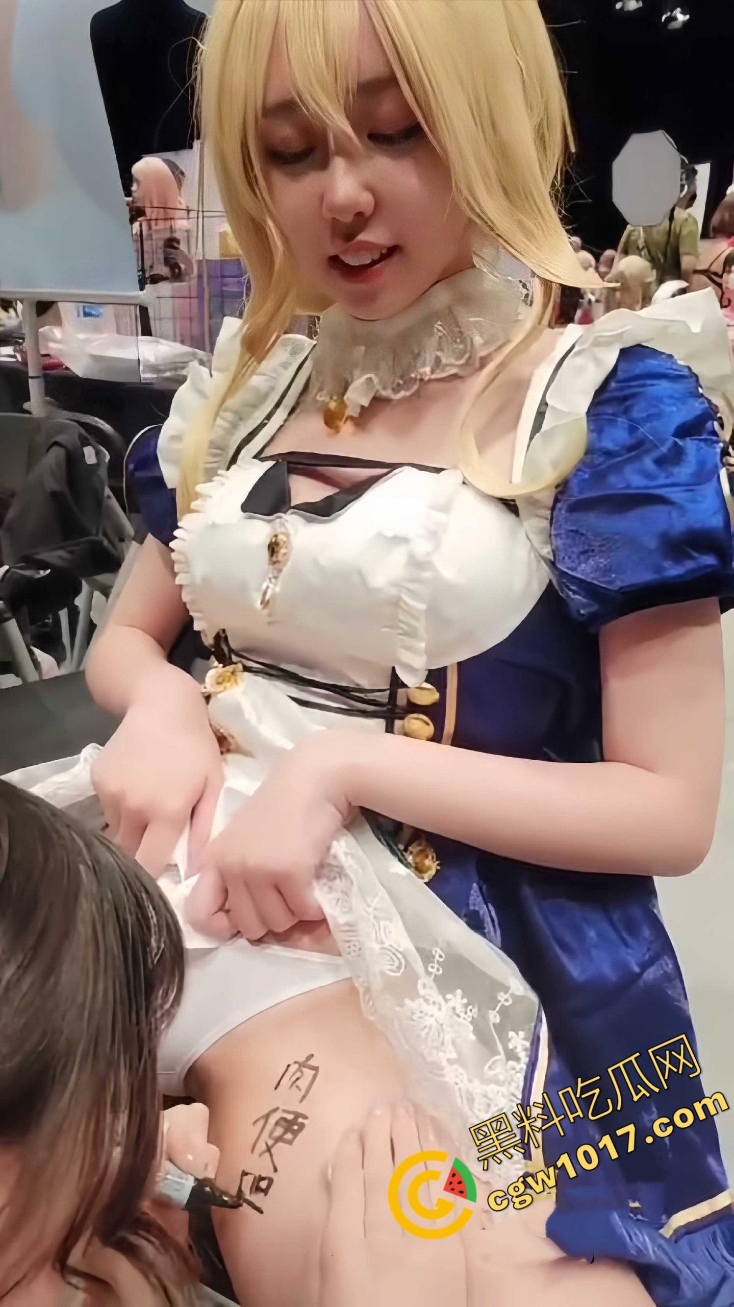 二次元漫展成色情买卖的重灾区,暴露coser魅惑诱人,粉丝疯狂互动毫无底线,展厅内极度扭曲的肉体交易!