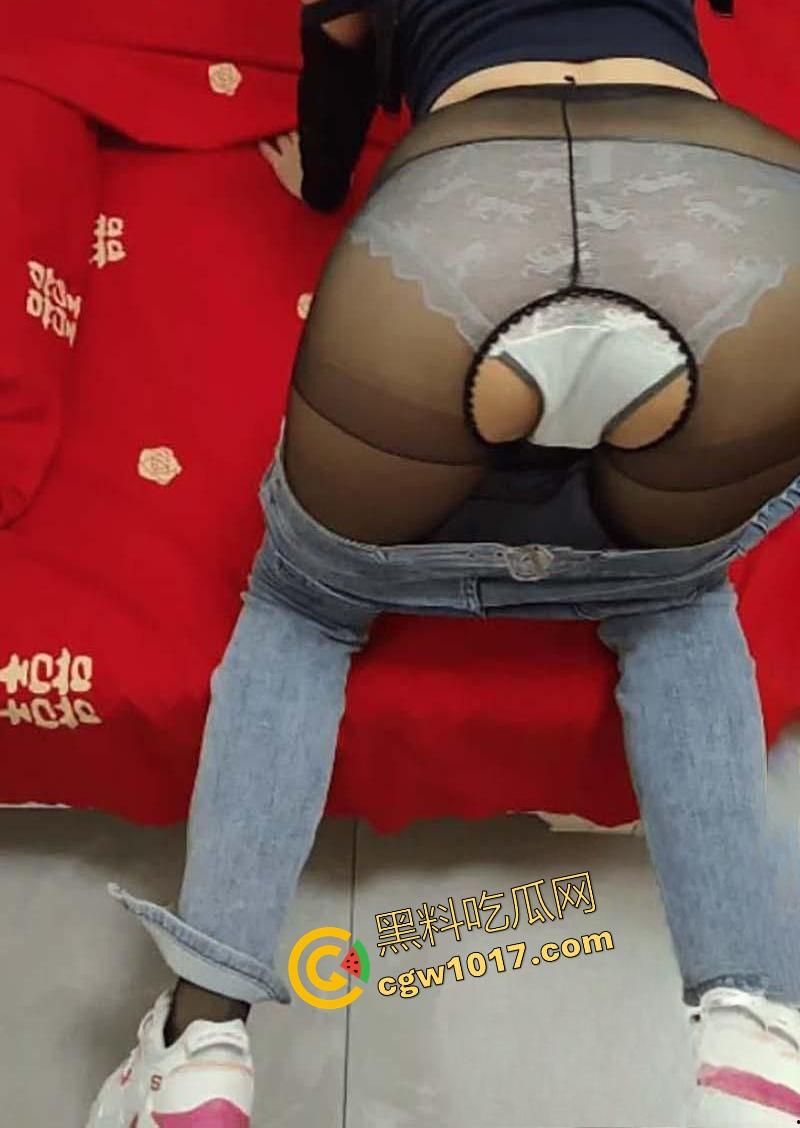 巨乳嫂子身穿开档黑丝淫欲上脑,主动求操被蹂躏美乳,无套骑乘榨精,诱惑无比全程娇喘超刺激!