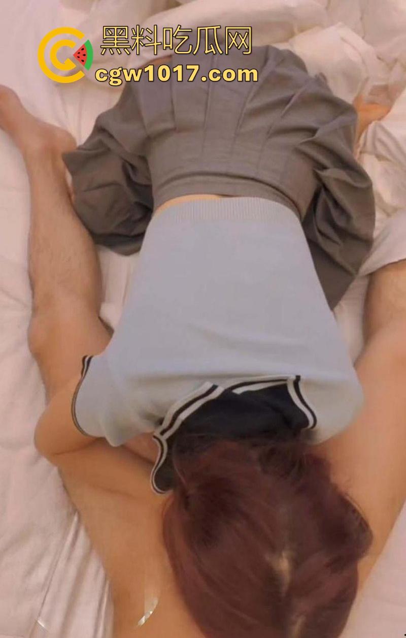 酒店幽会性感巨乳姐姐,房间里一跃化成JK女神,由被动变成主动也是一瞬间,无套内射花式做爱,爽翻了!