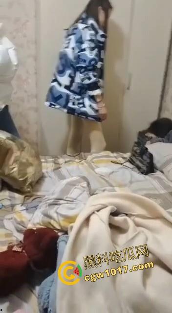 蛇毒心肠啊！高挑美女上门寻仇群殴，上来就是一脚，直接围在角落打，身材这么好的小美，想不到是这样的人啊！