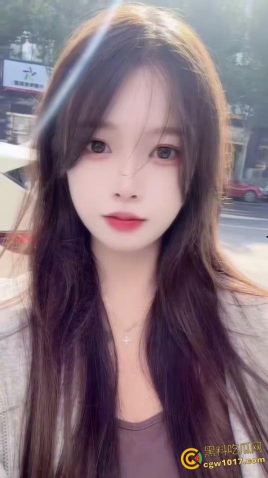 闷骚母狗表白大屌炮友,被拒绝后恼羞成怒曝光,露脸吸吮龟头口爆吞精,穿着情趣内衣坐屌狂摇!