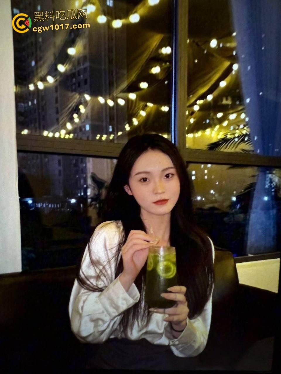 山东淫荡少妇【胡婉清】,被前男友SM调教泄漏,白丝高跟鞋对镜后入无套爆操,女上骑乘疯狂榨精 !