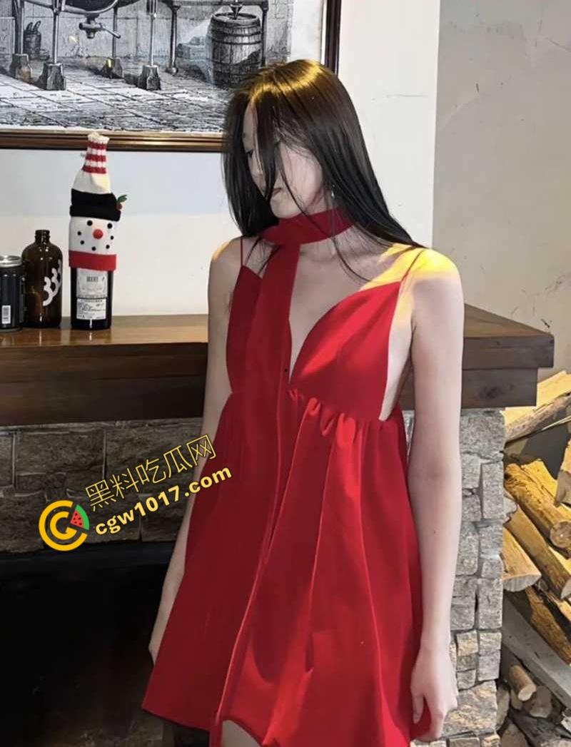 成都长腿御姐【张曦文】私密约炮视频曝光：T台女神化身淫娃荡妇，女上位骑乘金主大屌，淫穴喷张遭全网围观！