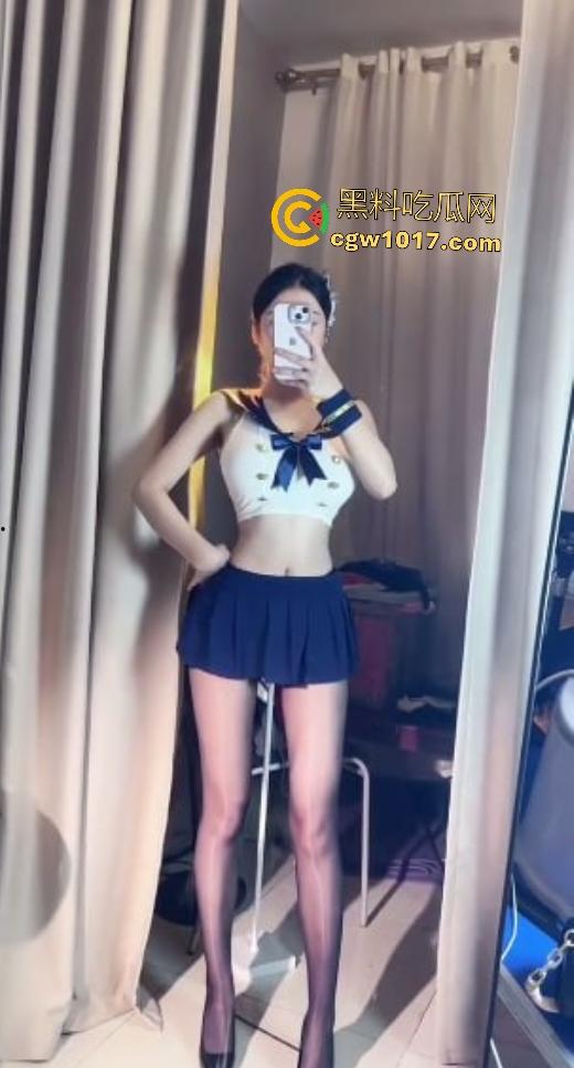 快手性感巨乳【欧尼】经常“视频开会”，情趣内衣黑丝摸逼不插，金主手淫还戴套，这是要把精液寄过去？