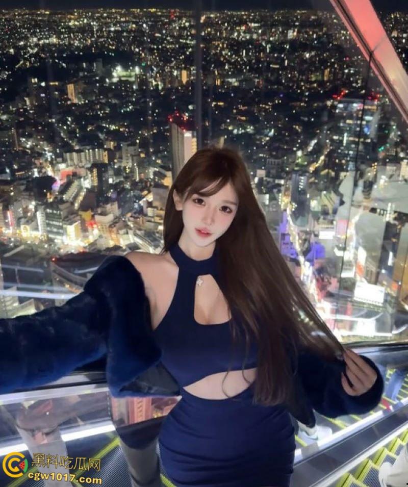 抖音网红【aehskdhmg】,可爱少女早年黄播起家,娇小身材大尺度自慰,道具猛插粉嫩骚穴娇喘连连!