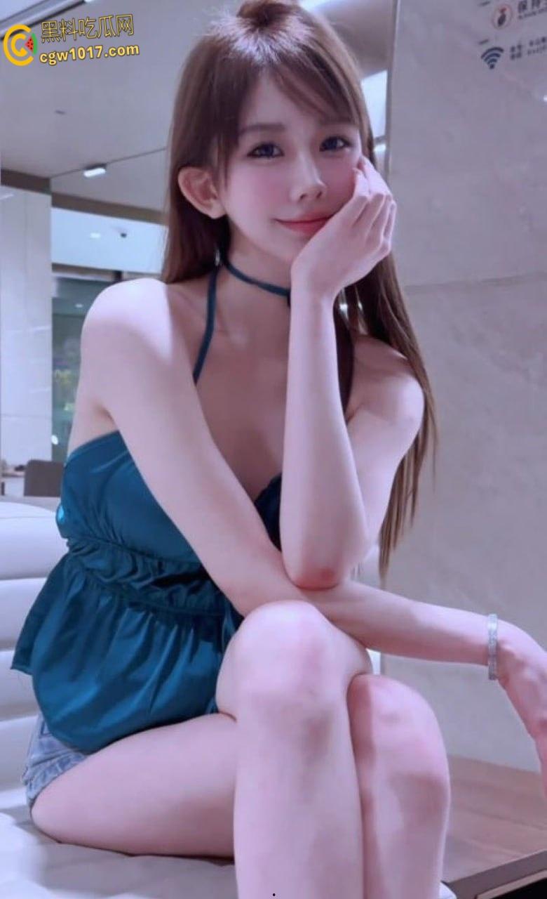 抖音网红【aehskdhmg】,可爱少女早年黄播起家,娇小身材大尺度自慰,道具猛插粉嫩骚穴娇喘连连!