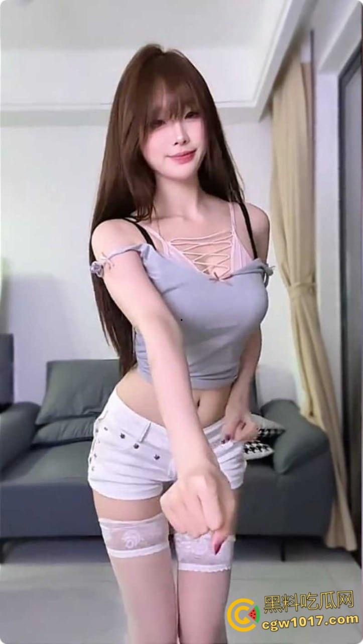 抖音清纯女神【雯几】,擦边骚舞福利,扭腰翘臀豪乳狂摇,模拟口交大尺度骚舞卡点,反差甜妹淫荡本性炸锅!