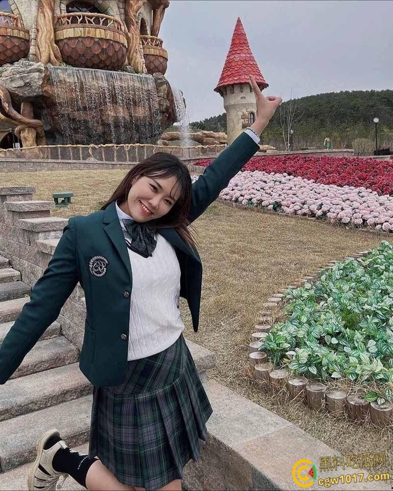 高颜值小护士【颜嘉柔】与男友性爱视频流出，口交深喉女上骑乘，无套后入猛操肥臀摇曳如浪，反差诱惑爆棚！