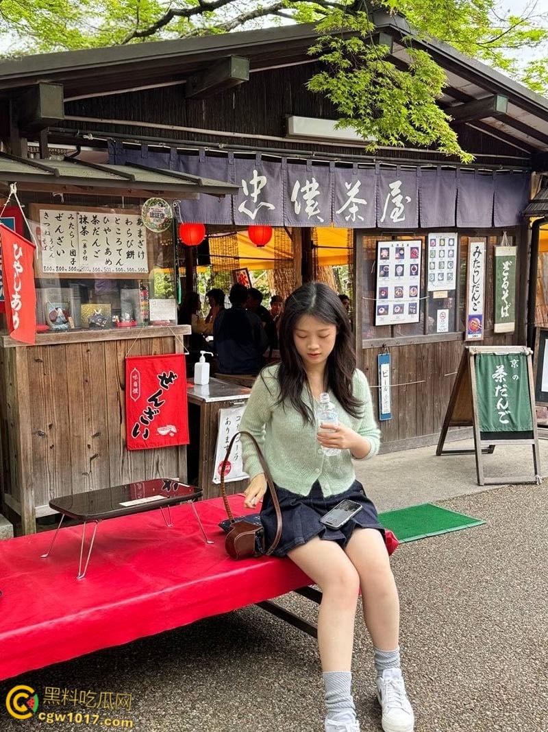 日本留学生【陈清怡】曲线玲珑美乳饱满，口技高超吞吐拉丝，翘臀圆润后入爆操，臀浪翻天！