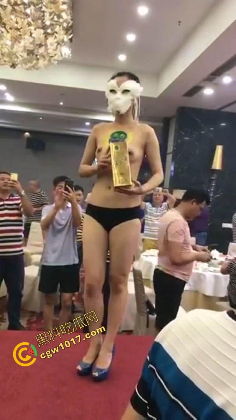 奇葩猎奇合集：街头激情表演，公共场合的裸艳乱操，惊悚刺激，让你目瞪口呆！热门吃瓜事件全曝光