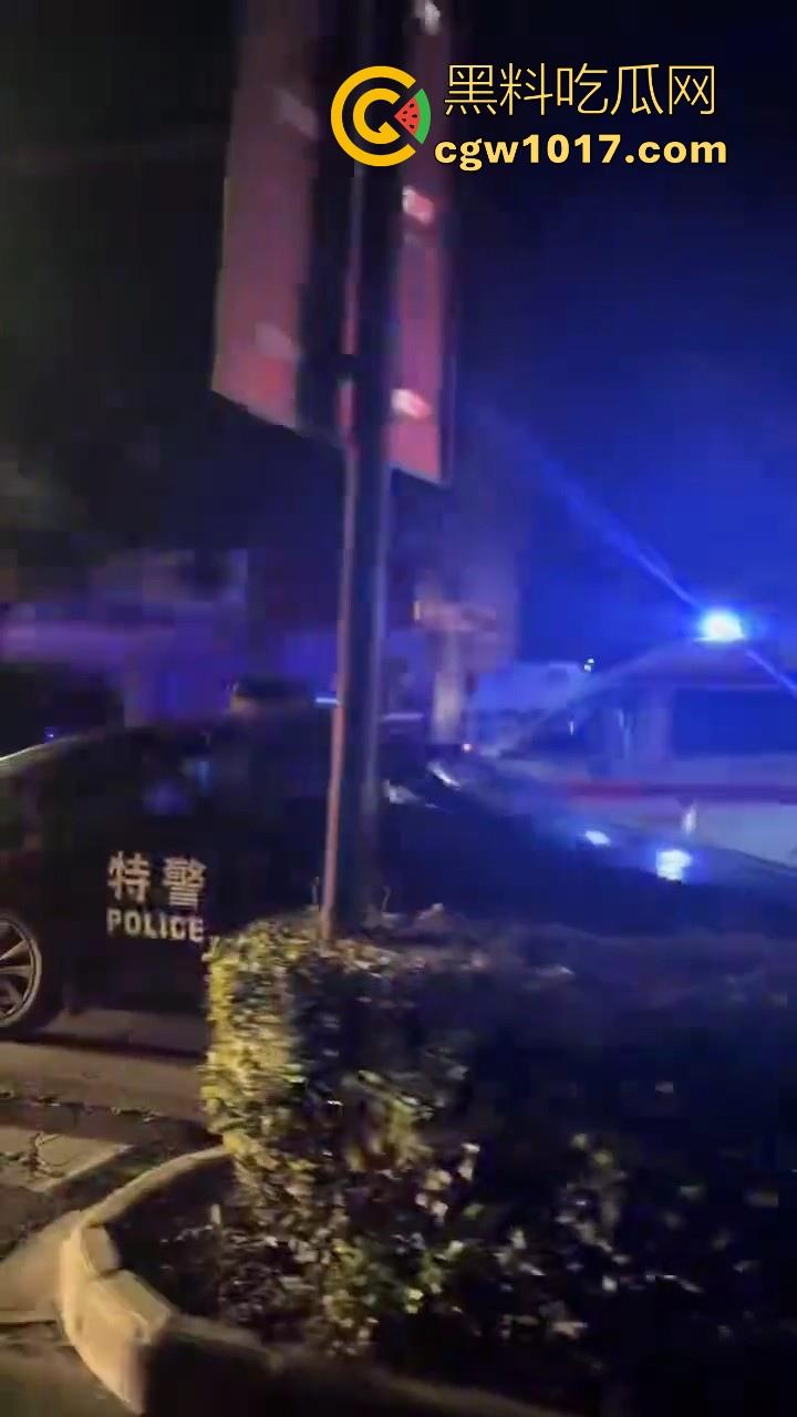 江苏丹阳一小区楼体发生沉降开裂,事故原因正在调查,还好没造成人员伤亡,所有居民已安全撤离!