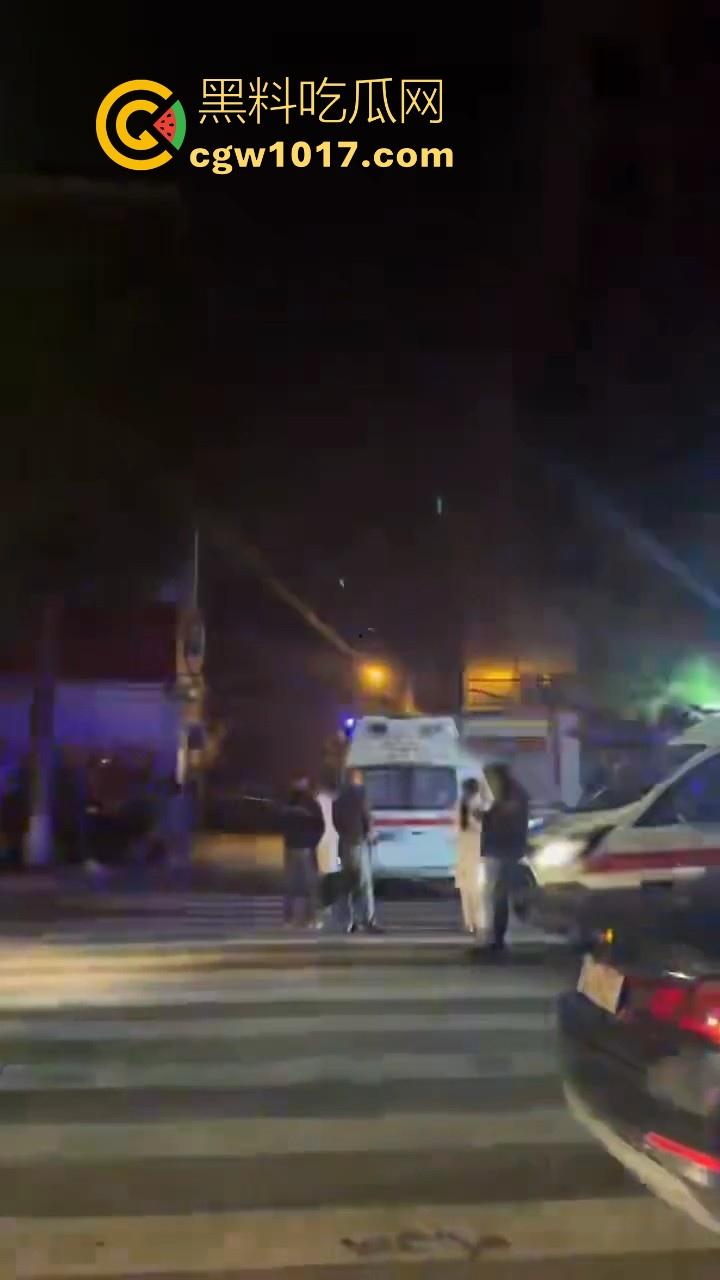 江苏丹阳一小区楼体发生沉降开裂,事故原因正在调查,还好没造成人员伤亡,所有居民已安全撤离!