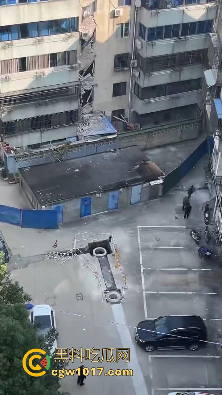 江苏丹阳一小区楼体发生沉降开裂,事故原因正在调查,还好没造成人员伤亡,所有居民已安全撤离!