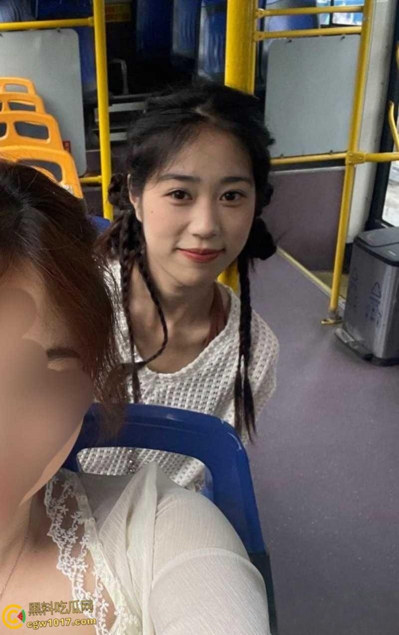 成都高颜值舞蹈老师【林渝】,难以抵抗金钱诱惑,堕落为金主性奴,胯下侍奉爆筋肉棒,口技十分了得!