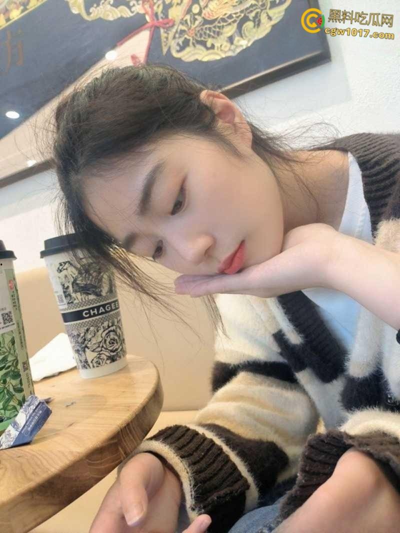 成都高颜值舞蹈老师【林渝】,难以抵抗金钱诱惑,堕落为金主性奴,胯下侍奉爆筋肉棒,口技十分了得!