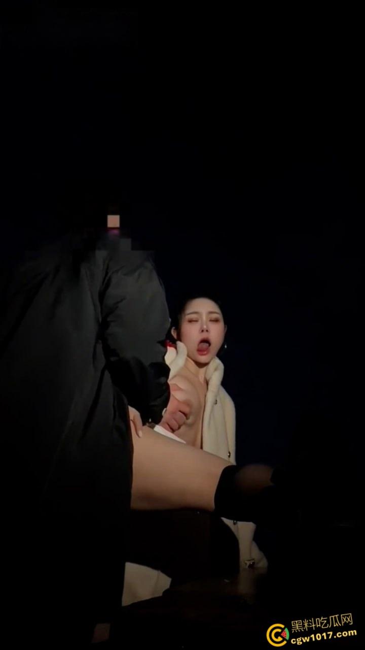 国服第一瑶【汐梦瑶】户外性爱视频流出,公园长椅露脸口交深情添屌,上位骑乘疯狂榨精!