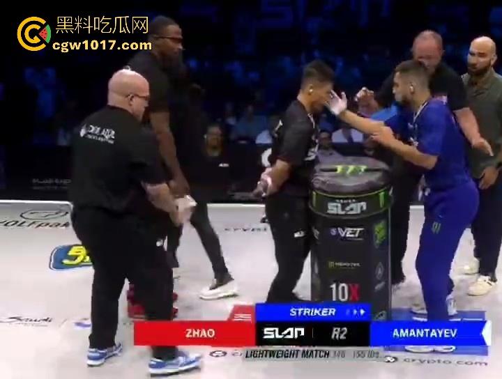 通背拳传人赵鸿刚参加UFC扇耳光大赛被对手KO!曾以为在耳光大赛上无敌的武功,没想到是这种下场,真是花拳秀腿!