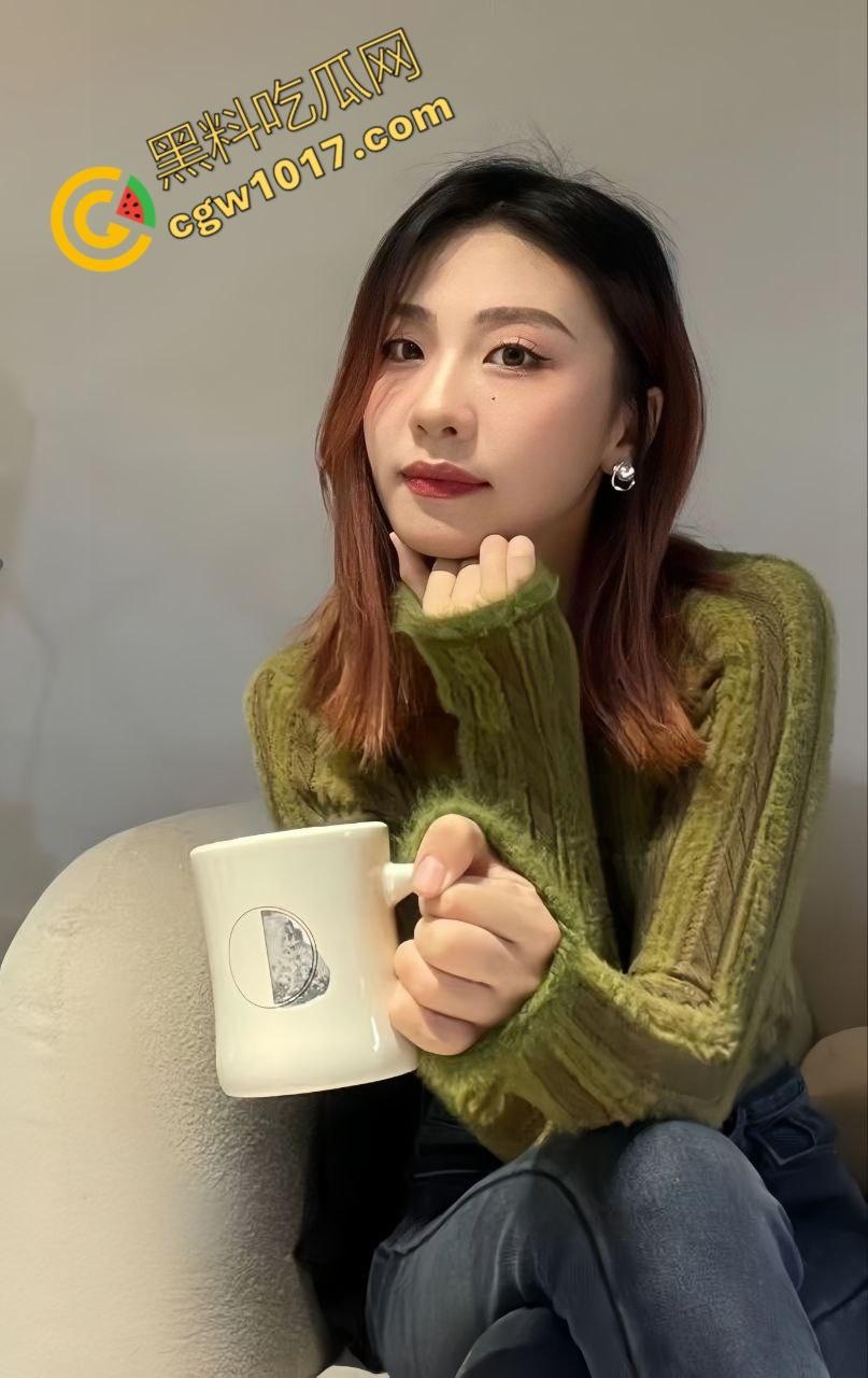 浙江超美人妻【赵婉茜】背着老公约炮被曝,翘臀细腰骚浪入骨,超大鸡巴按头深喉,各种羞耻姿势高潮腿软!