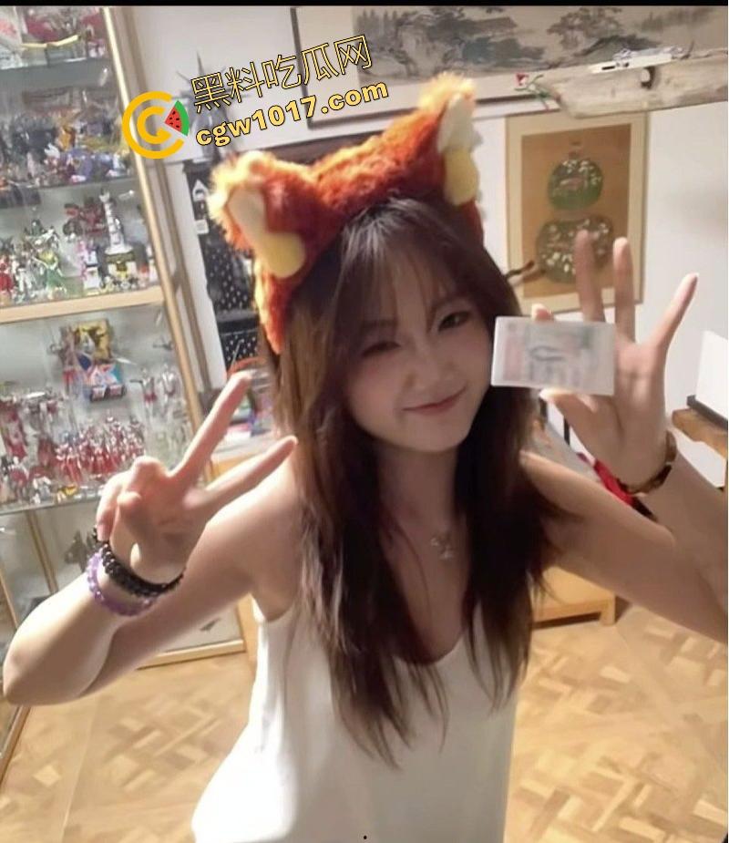 浙江大学极品高颜值学妹【刘颖】清纯可爱,醉酒后眼神迷离被同学带到酒店脱光衣服狂干,粉嫩骚逼被捅得汁水四溅!