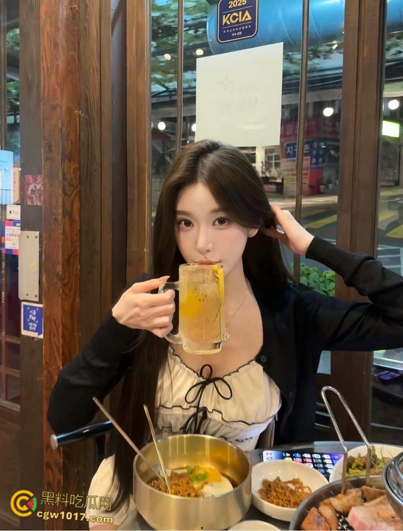 极品骚逼天天蹭大哥吃喝,KTV包厢内被直拖厕所后入狂干,哭喊别发视频,被瓜友怒爆让兄弟饱眼福 !