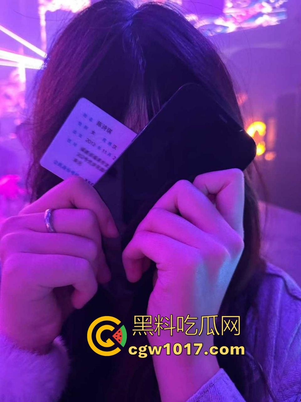 清纯小仙酒后失态没憋住拉一车屎！你这酒也喝不过屎也憋不住是真的才，醒来后怕是要找个洞钻进去囖！