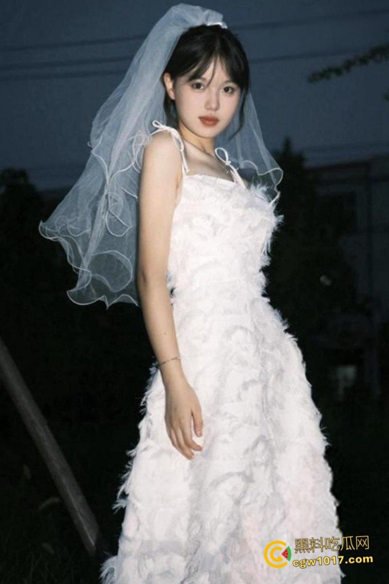 四川成都中医药大学【满雨涵】,天生母狗奴性十足,为取悦男友宿舍情趣白丝自慰,胴体白嫩娇喘诱人!