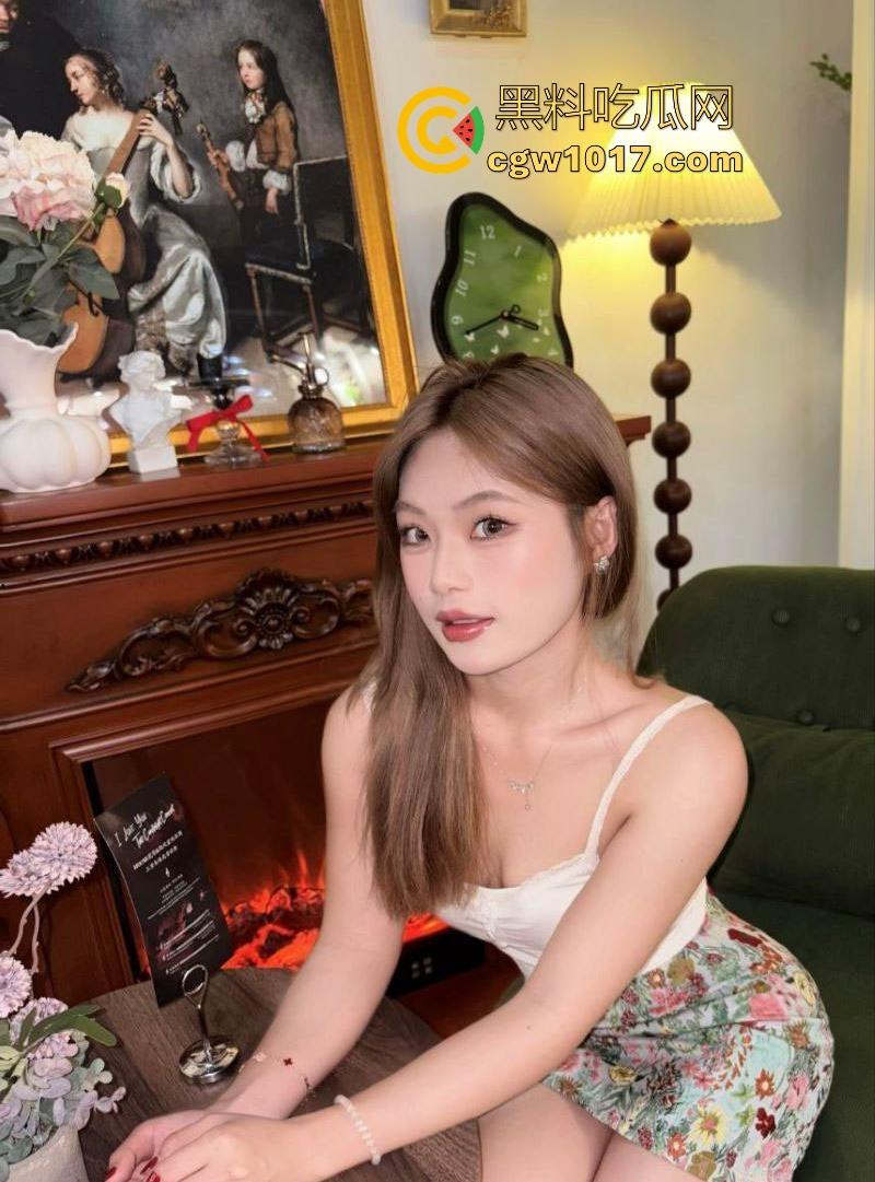 上海高颜值捞女【刘盈盈】这朵比基尼毒玫瑰，专去酒吧傍大款，坑骗男人酒水喝，灌醉你榨干钱包再榨干鸡巴！