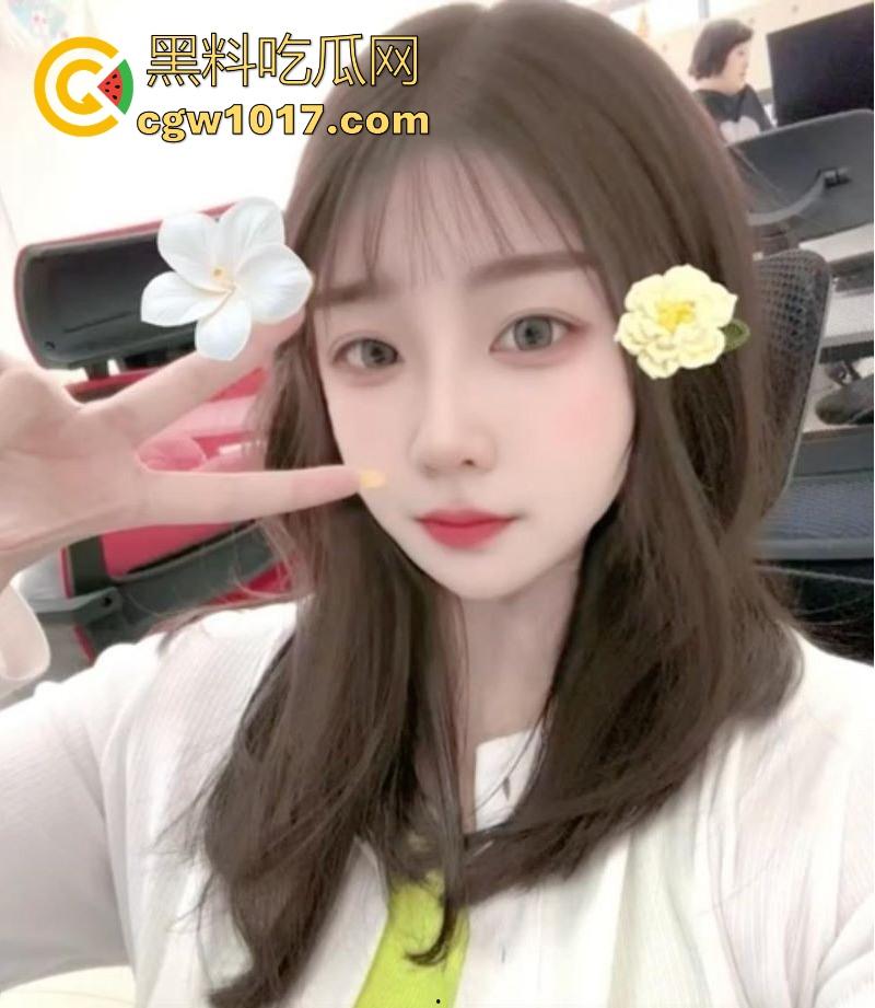 女生的聊天记录一直都是这么黄这么炸裂的吗?小仙女上班逼痒直接与老公车震,姐妹们骚话连篇,骚气冲天的群聊实录!