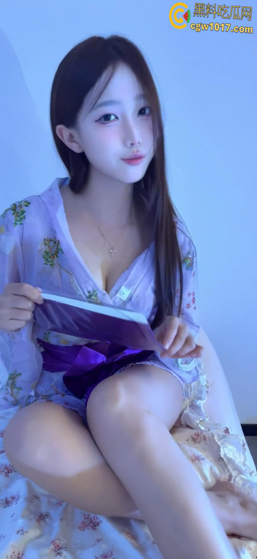 快手极品网红【汤圆可甜了】，自拍福利视频流出，清纯女神变骚浪女王，情趣丝袜淫语调教 ，玉足巨乳诱人无比！