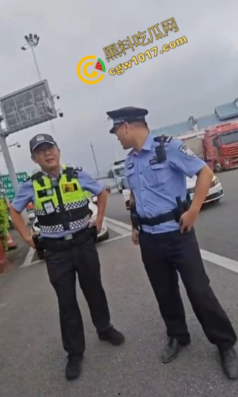福建高速路口上演“辣椒水暴力”惨剧:交警野蛮执法,企图抢夺证据!公众怒呼严惩黑警!