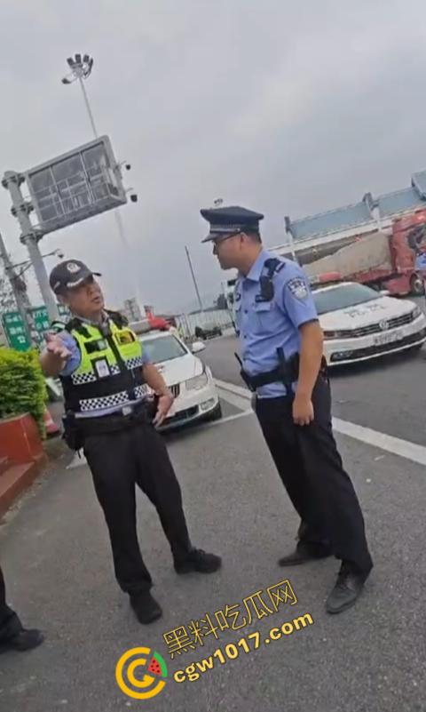福建高速路口上演“辣椒水暴力”惨剧:交警野蛮执法,企图抢夺证据!公众怒呼严惩黑警!