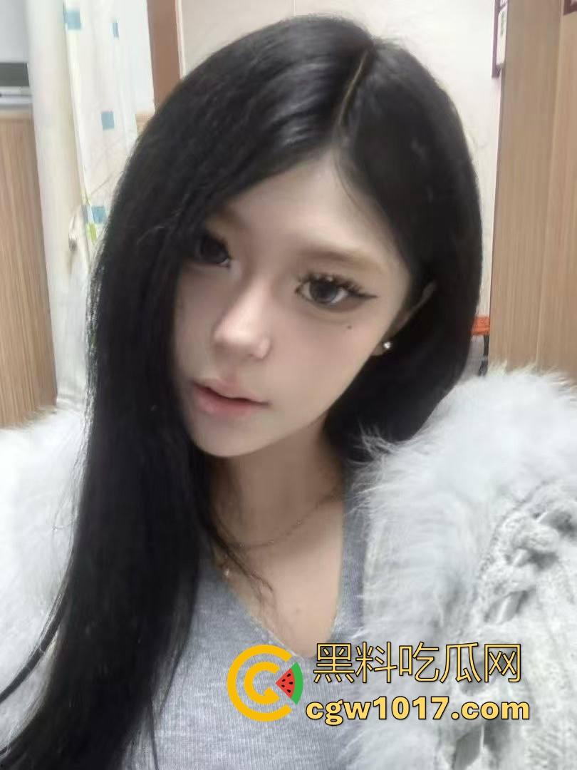 地雷OD妹求爱被拒,只喜欢大鸡巴哥哥猛捅,没大屌这生活是一天都活不下去,不惜跪下猛填自慰猛男塞满空虚的小穴!